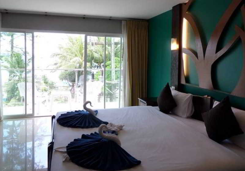 Time Out Hotel Beachfront Patong Exterior foto